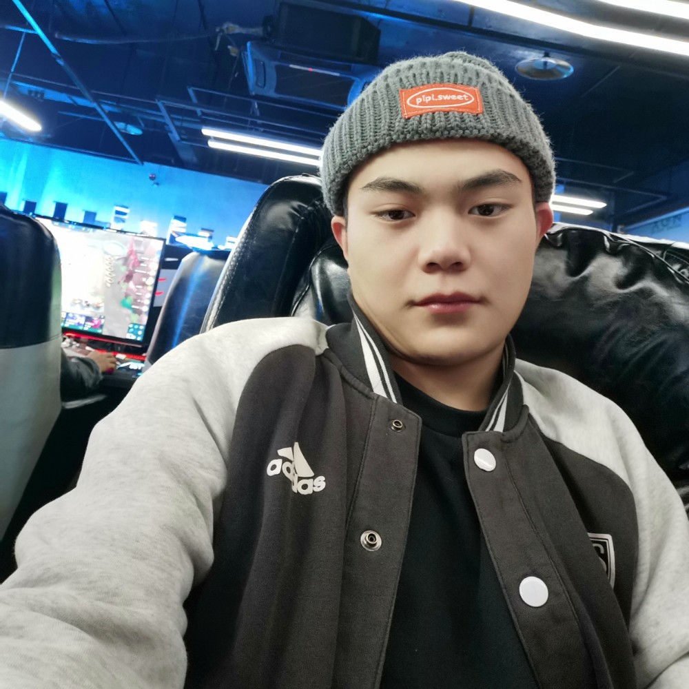 迷离等待烤鸡的照片