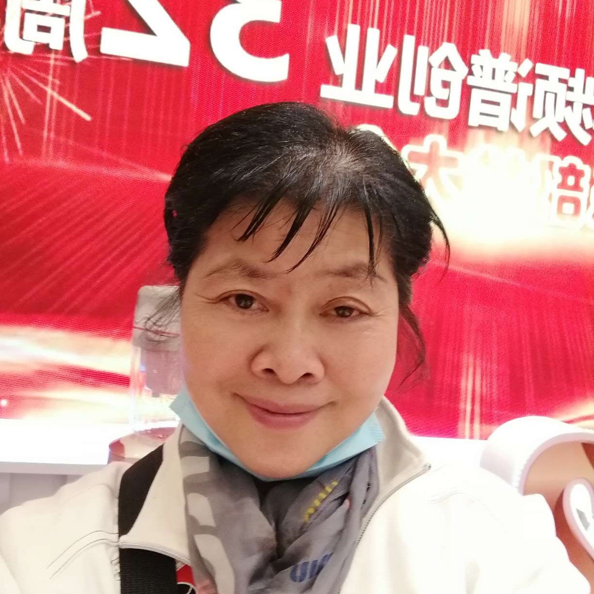慈祥向枕头的照片