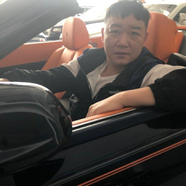 金毛暴躁的照片