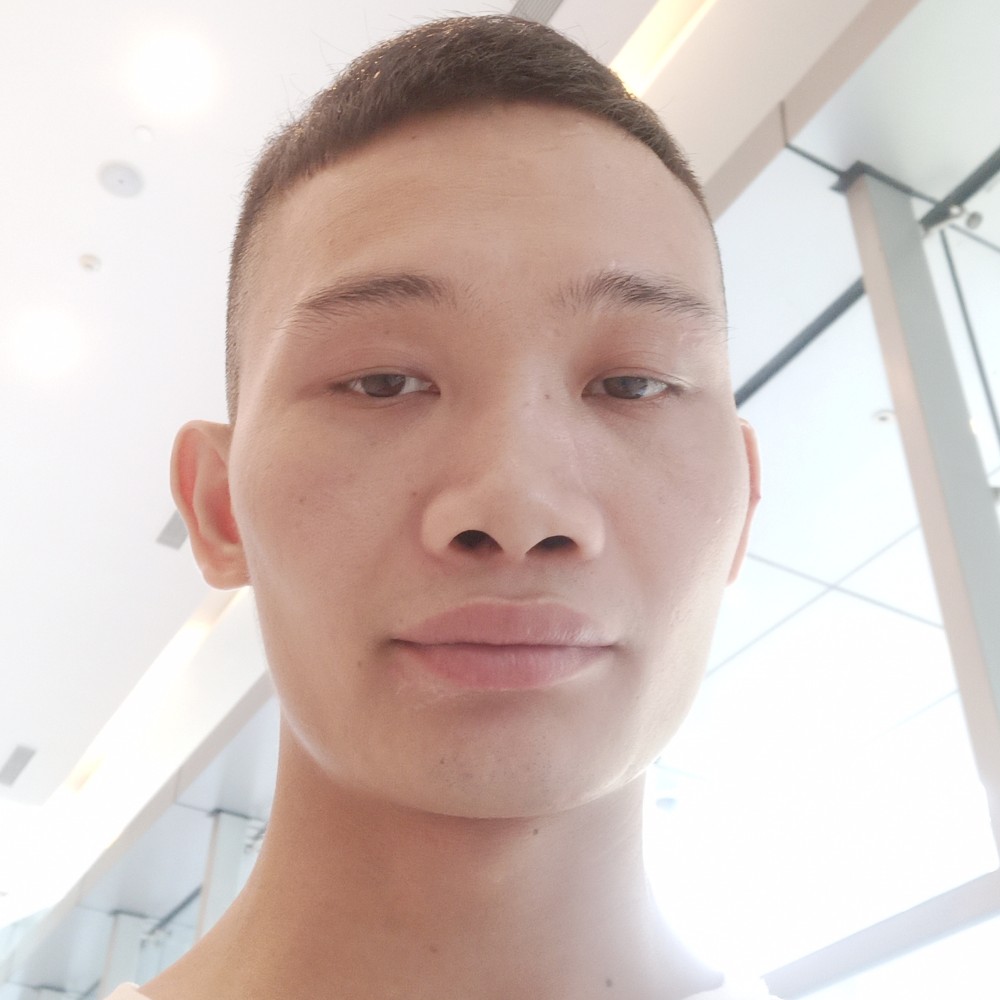 滑板回眸高挑的照片