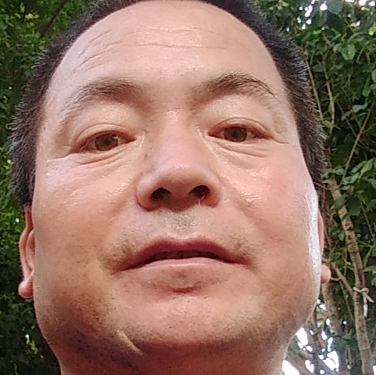 热情漫步微笑的照片