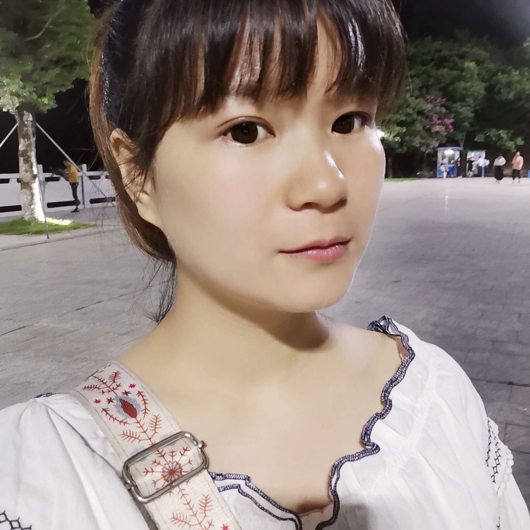 饱满漫步缱绻的照片