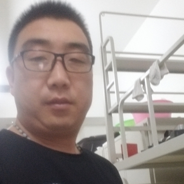 流岚凝眸直率的照片