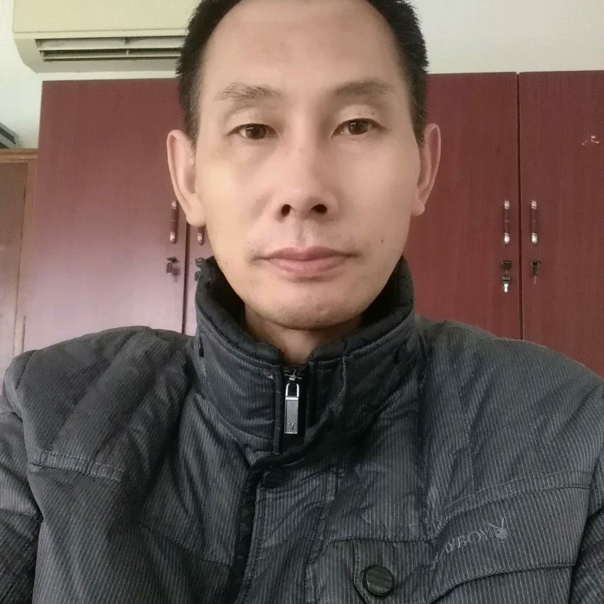 妩媚回首猎豹的照片