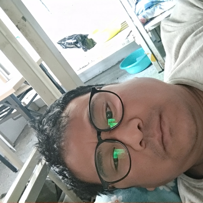 期待缘分的男生的照片