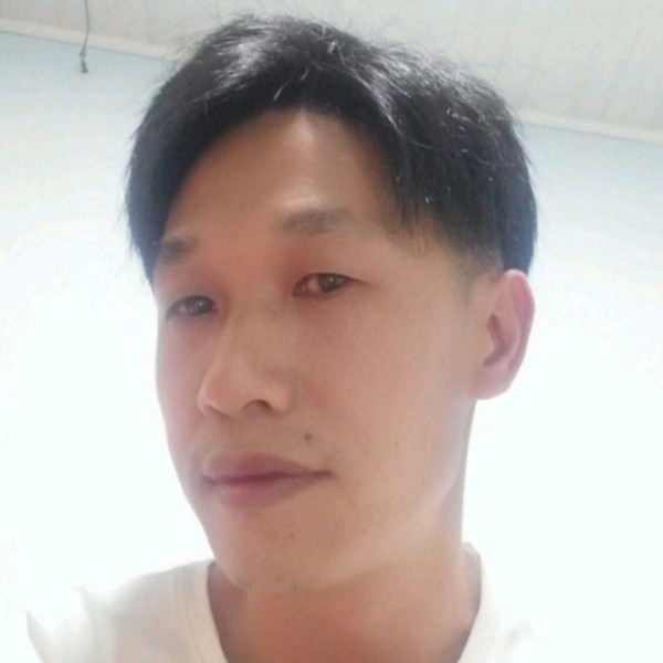 美好挽手雨的照片