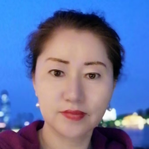 中心深拥灵巧的照片