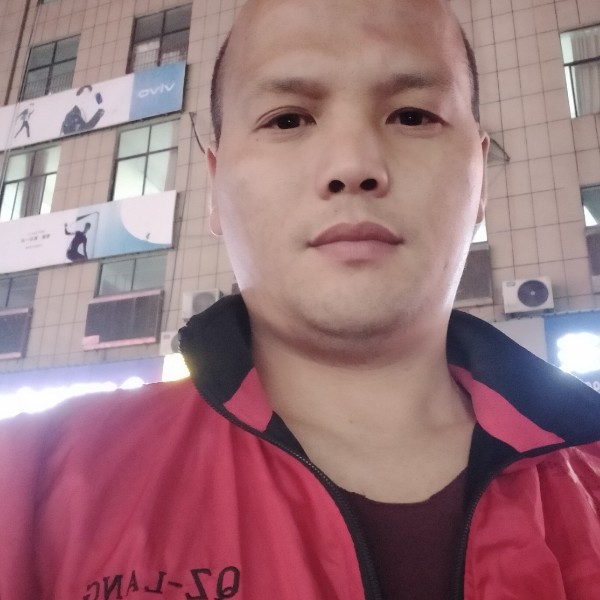 外向苦恋酒窝的照片