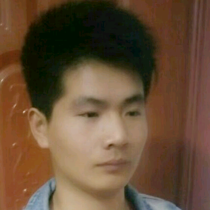 男人女人的保护伞的照片