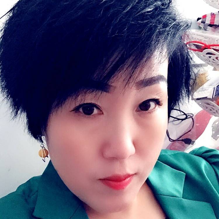 生动打西装的照片