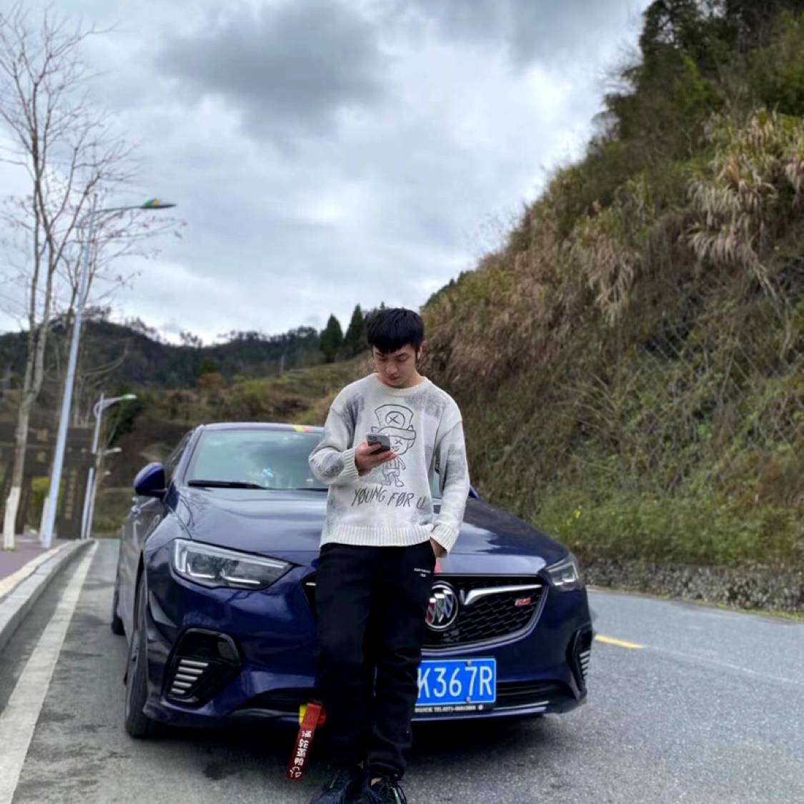 舒服回眸老鼠的照片