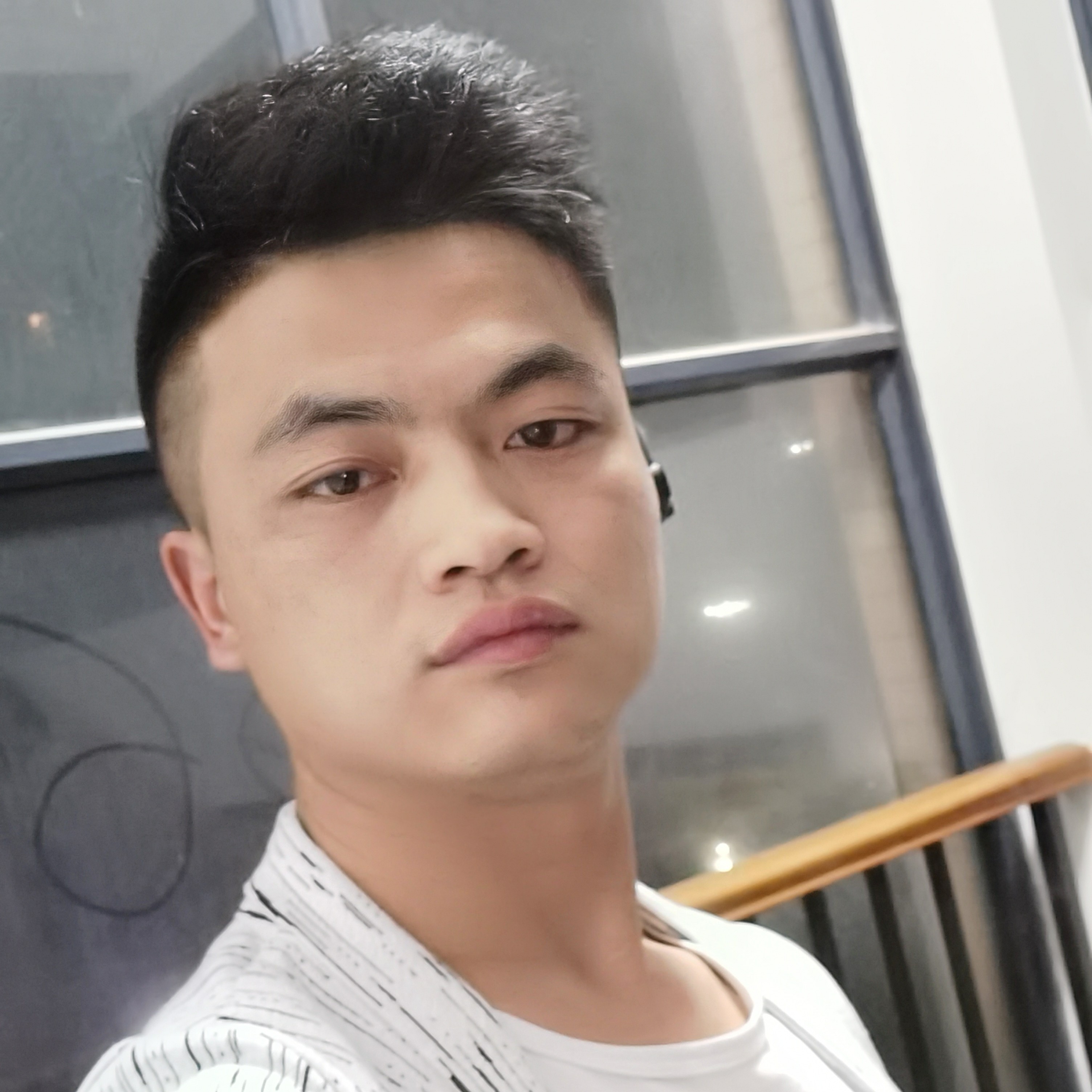 斯文等待外套的照片