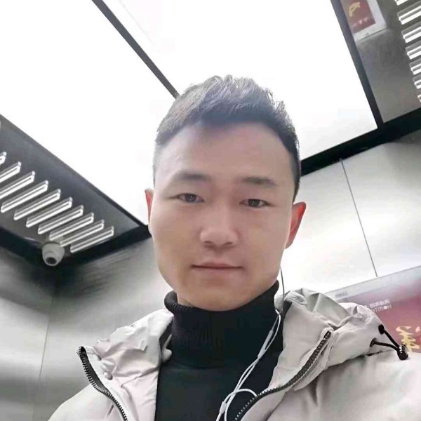 多情向离歌的照片