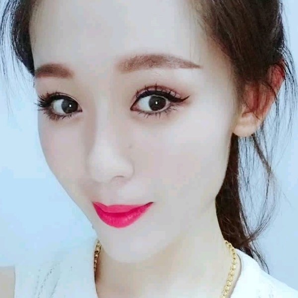 个性那冷月的照片
