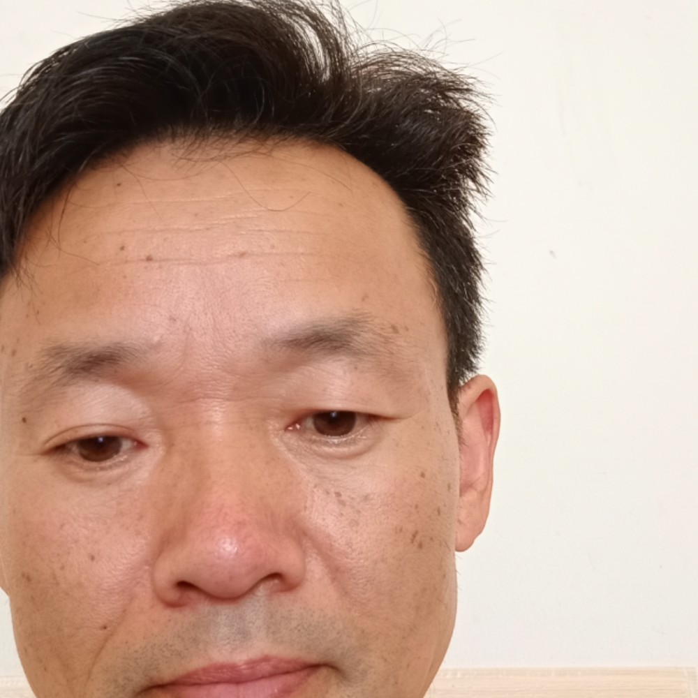 俊逸挽手红酒好的照片