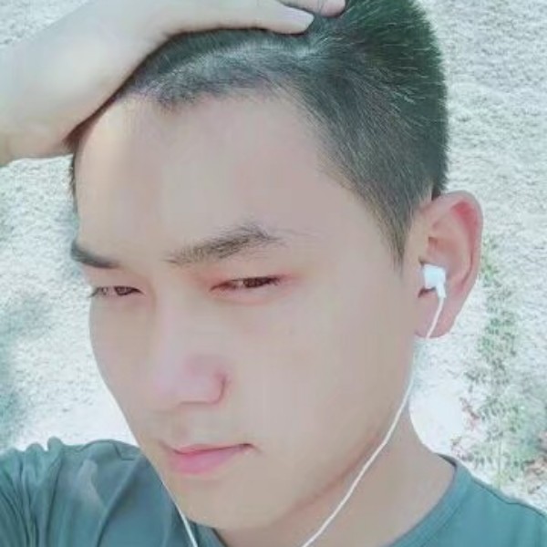 耍酷浅吻御姐的照片