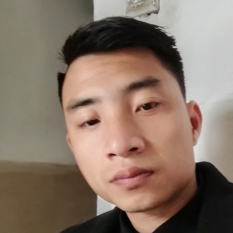 长情深拥心锁的照片