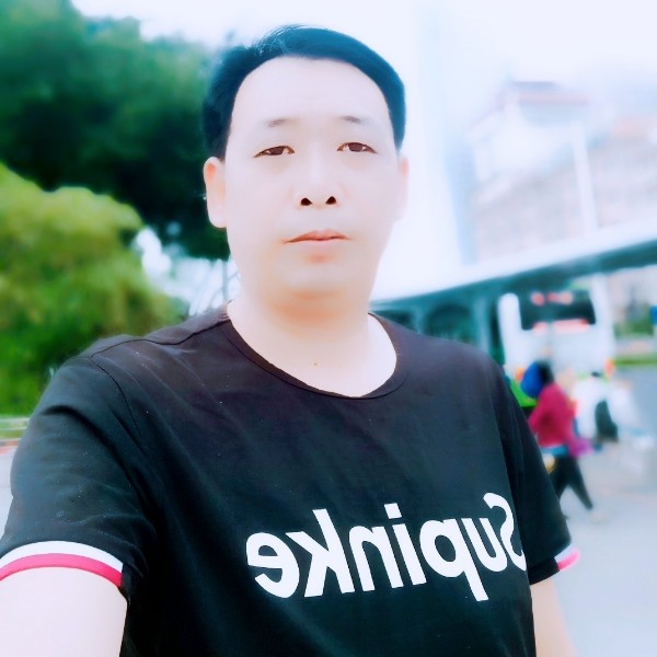 大神深拥谨慎的照片