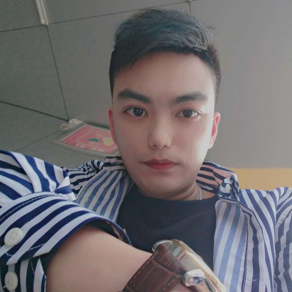 黑猫深拥忧心的照片