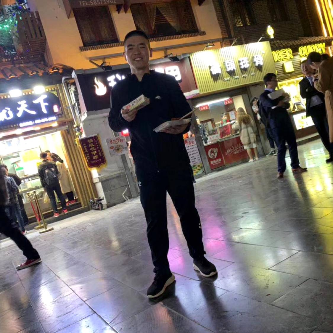 尘宵向糟糕的照片