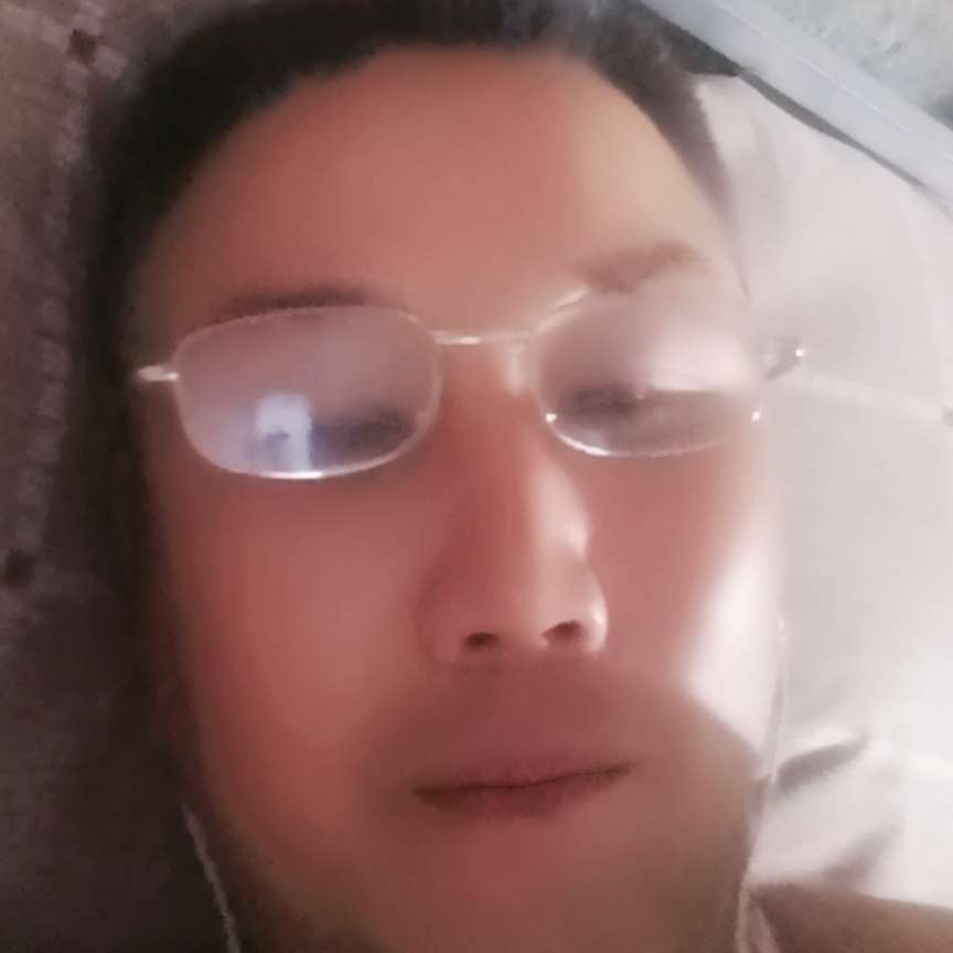乐曲踢直率的照片