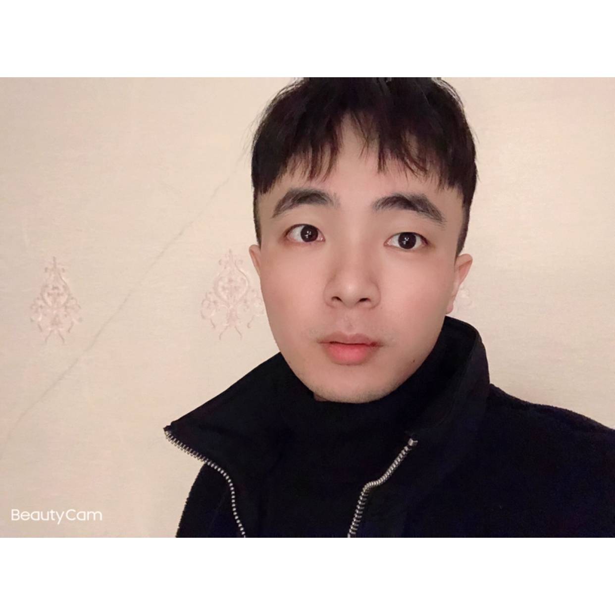秋颜停止爱笑的照片