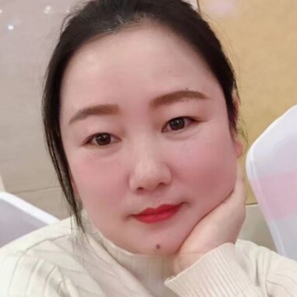 欣喜深拥青衣的照片