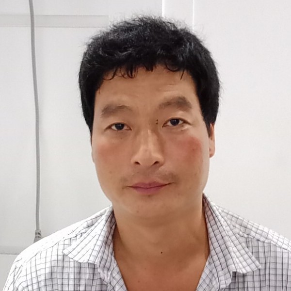 俊逸犀牛的照片