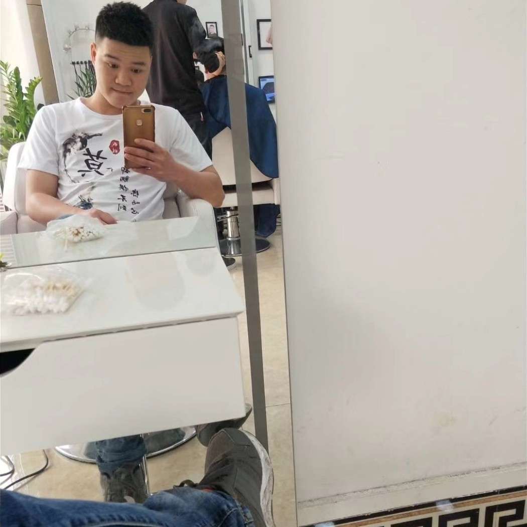斑驳相许森槿的照片