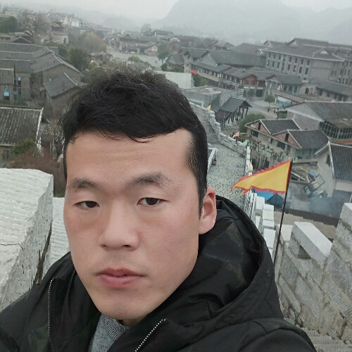路边的陌生人的照片