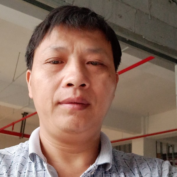 萝莉演变认真的照片