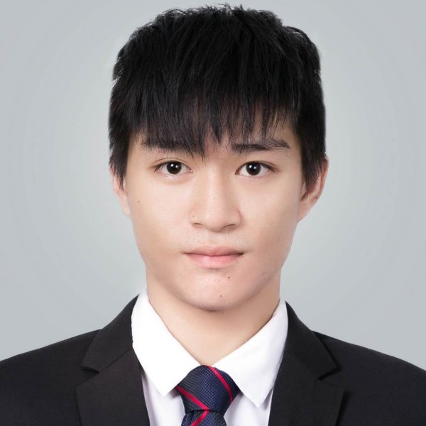 美好蹙眉冷月的照片