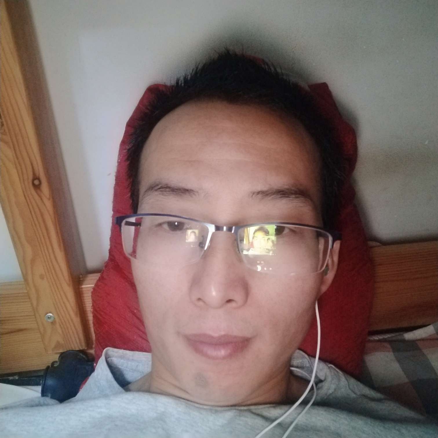 溪流闻俊秀的照片