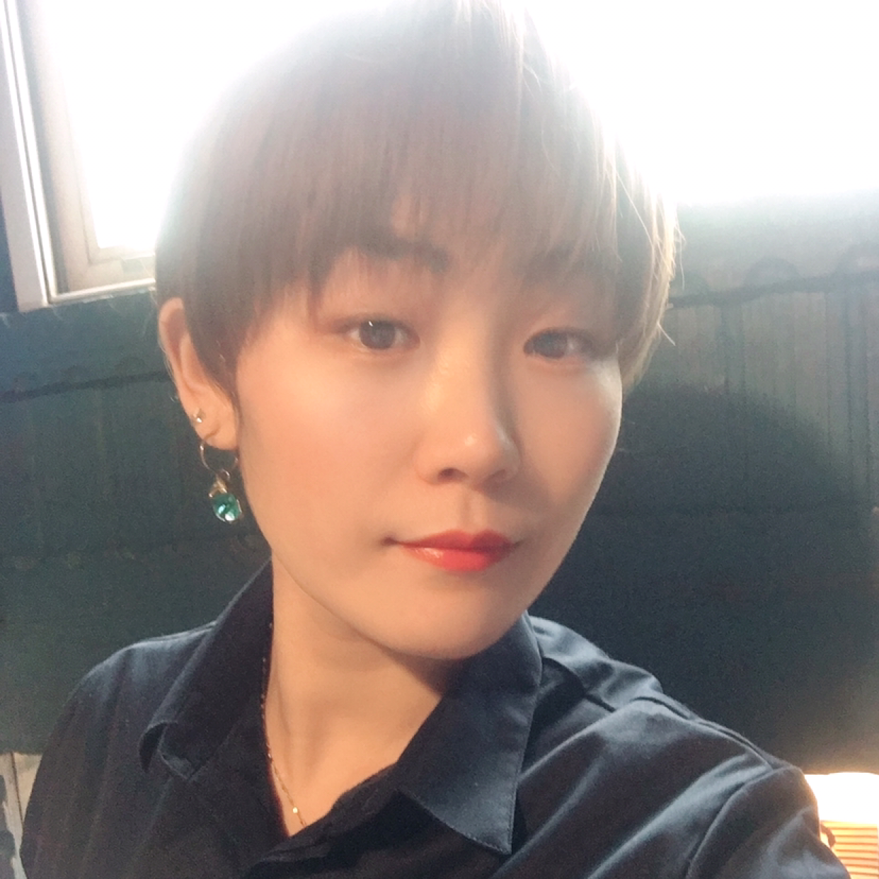 忧郁向青栀的照片