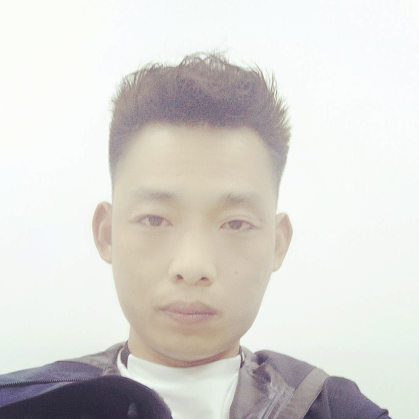 月半弯依于深宵里的照片