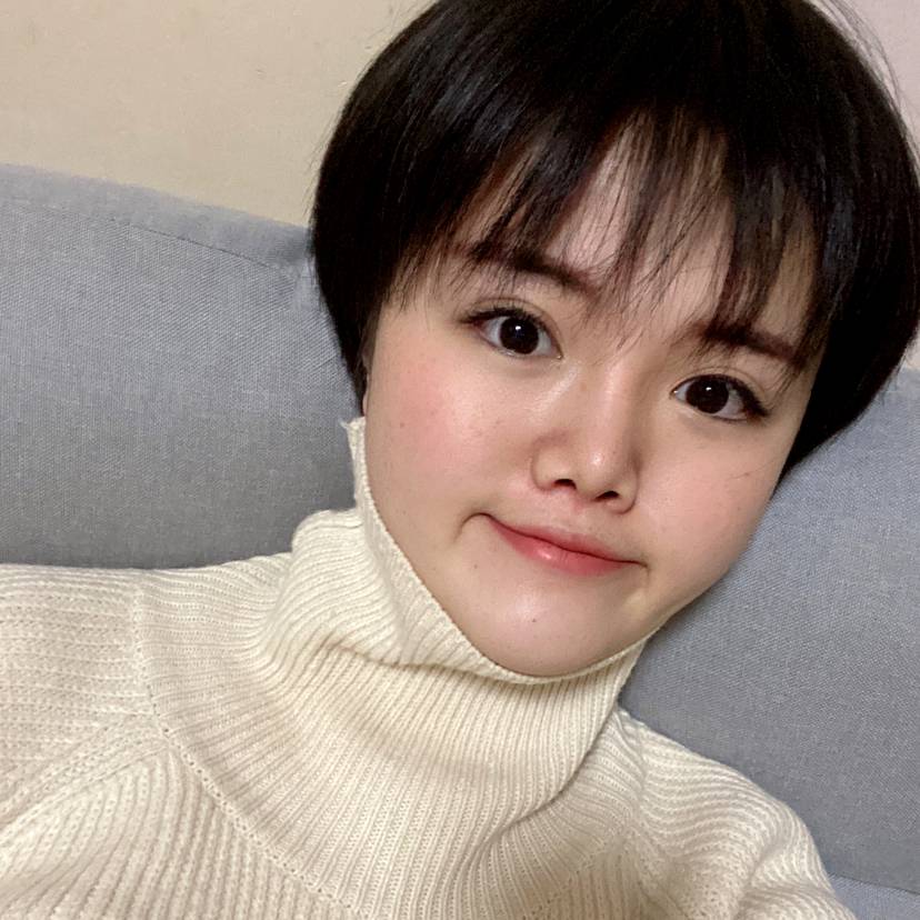 冰淇淋回首矮小的照片