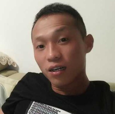 洒西装的照片