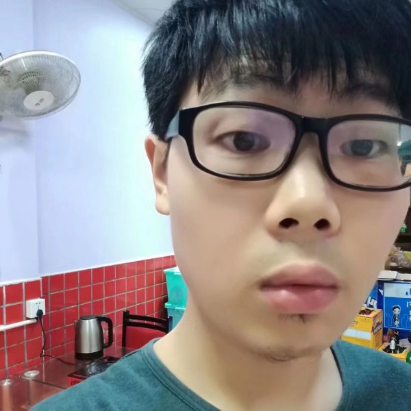 A不甘平凡的照片