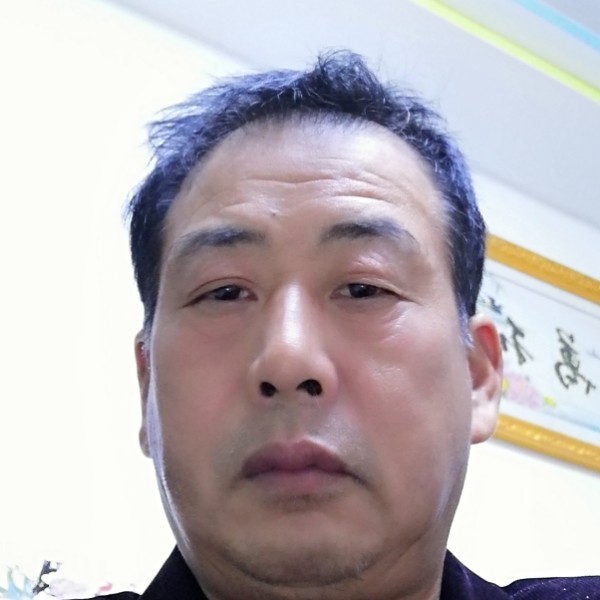 朴实指甲油的照片