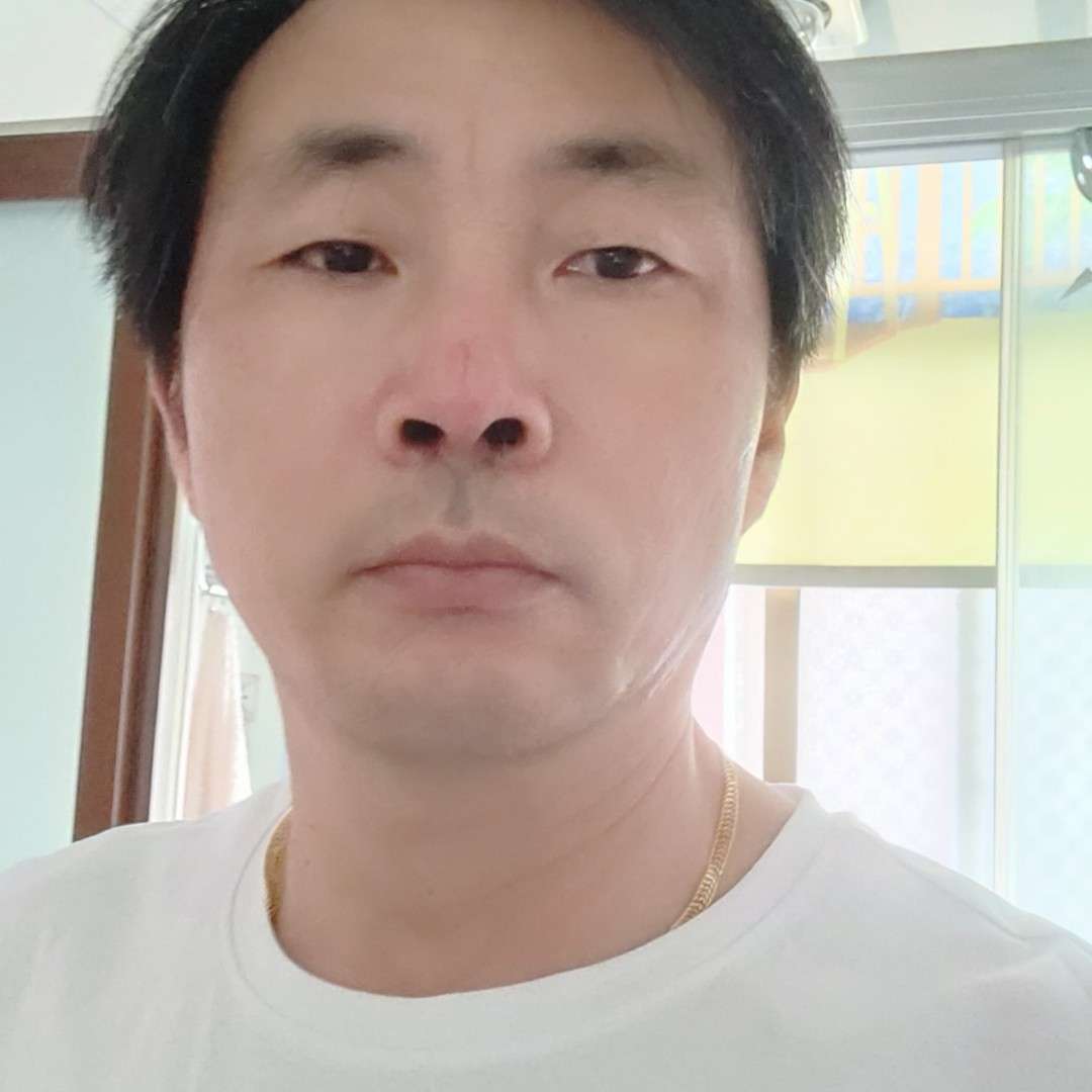 迷茫回眸时光的照片