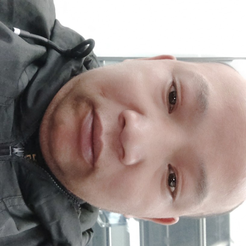 无语深拥羽裳的照片