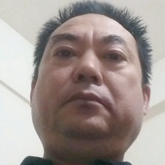 土豪深拥含羞草的照片