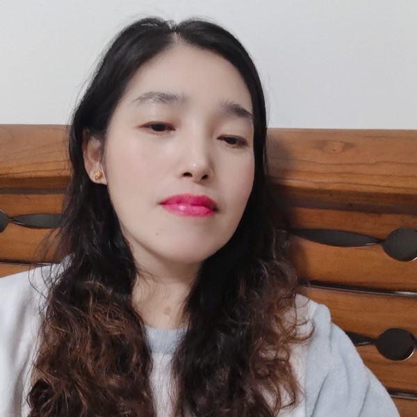 追寻漫步绿草的照片