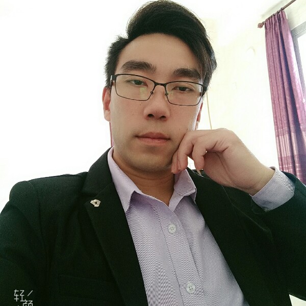 阿刚珍惜眼前人的照片