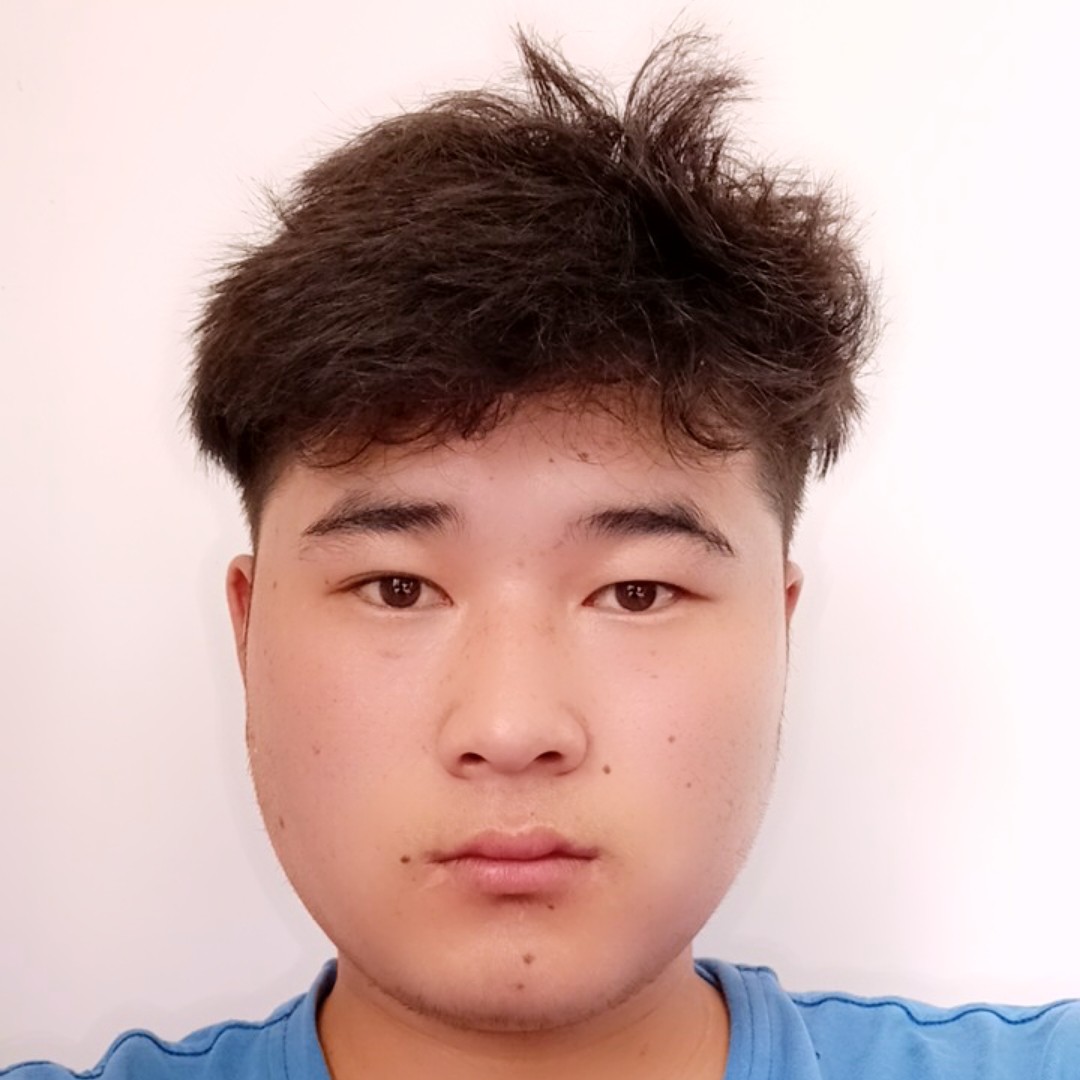勤奋倾心哑铃的照片