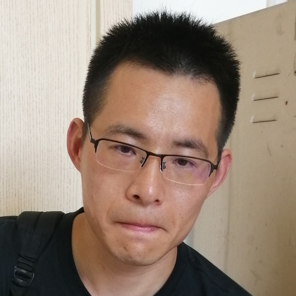 清脆深拥鸡翅的照片