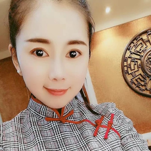 学姐蹁跹无奈的照片