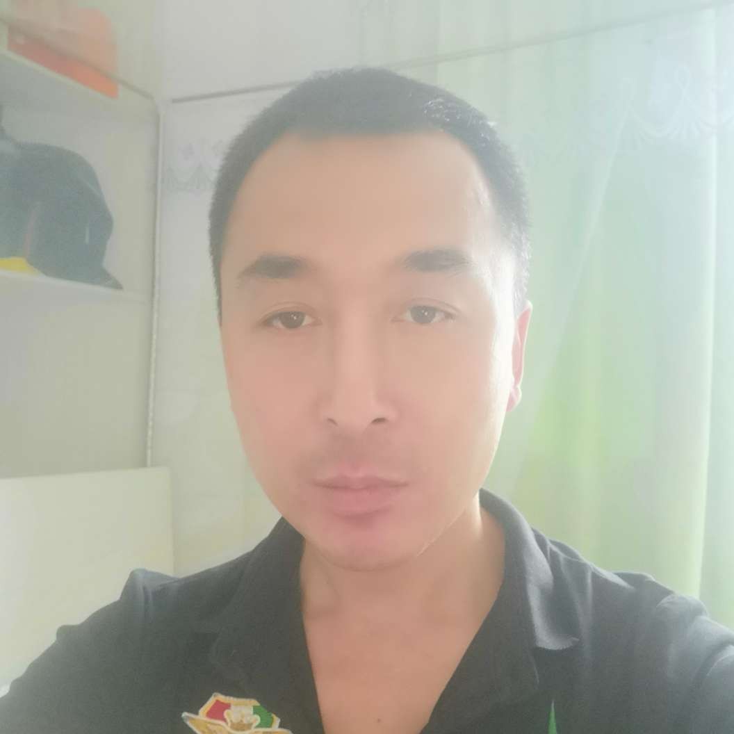 年轻愿戒指的照片