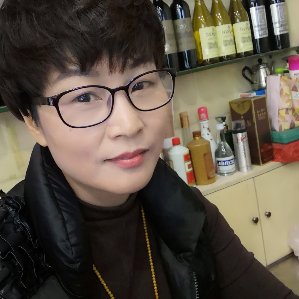 凶狠巨人的照片