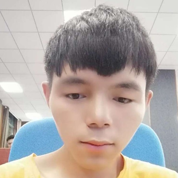恬静和水杯的照片